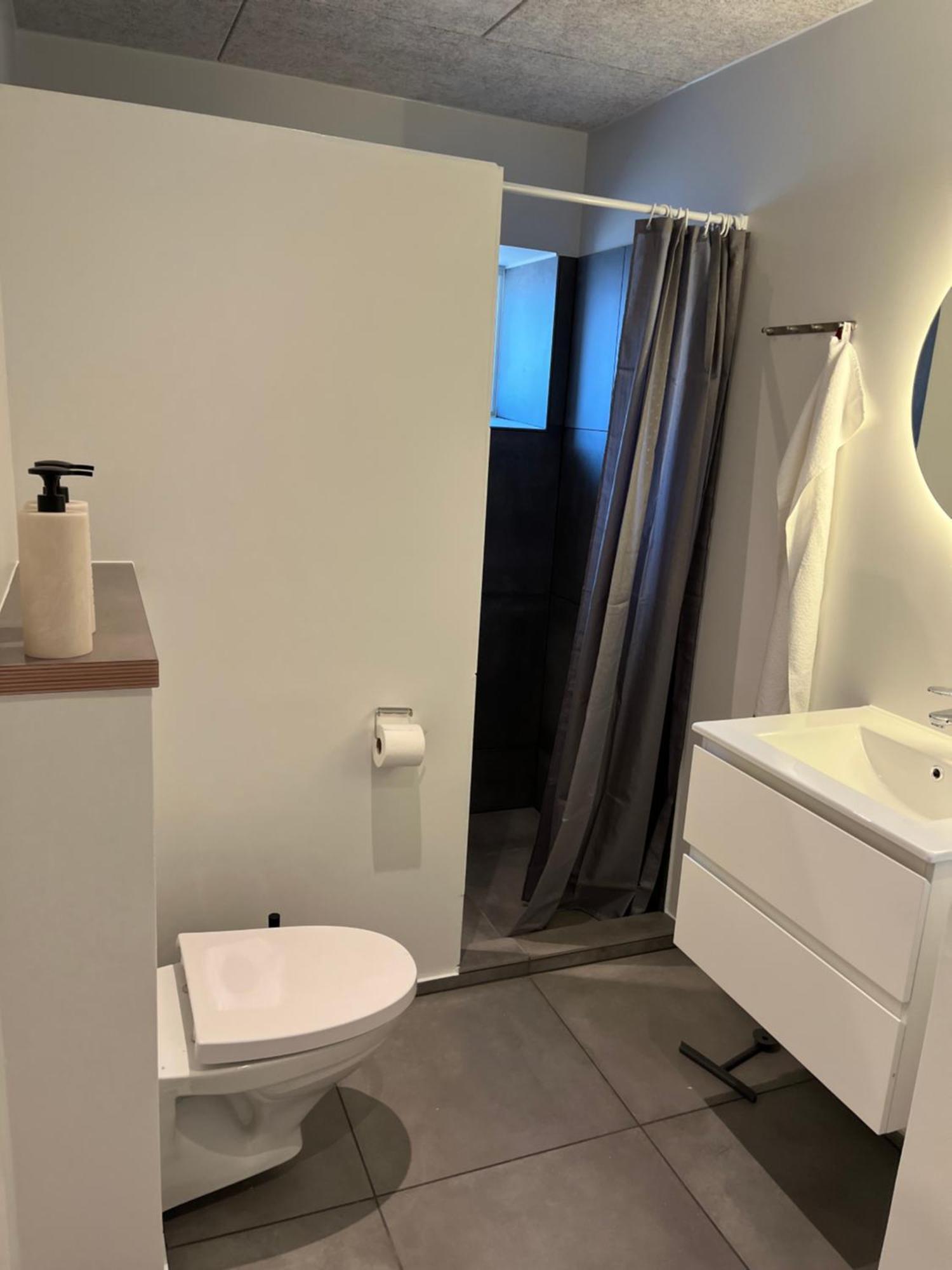 The Barn Guest House Give Екстериор снимка