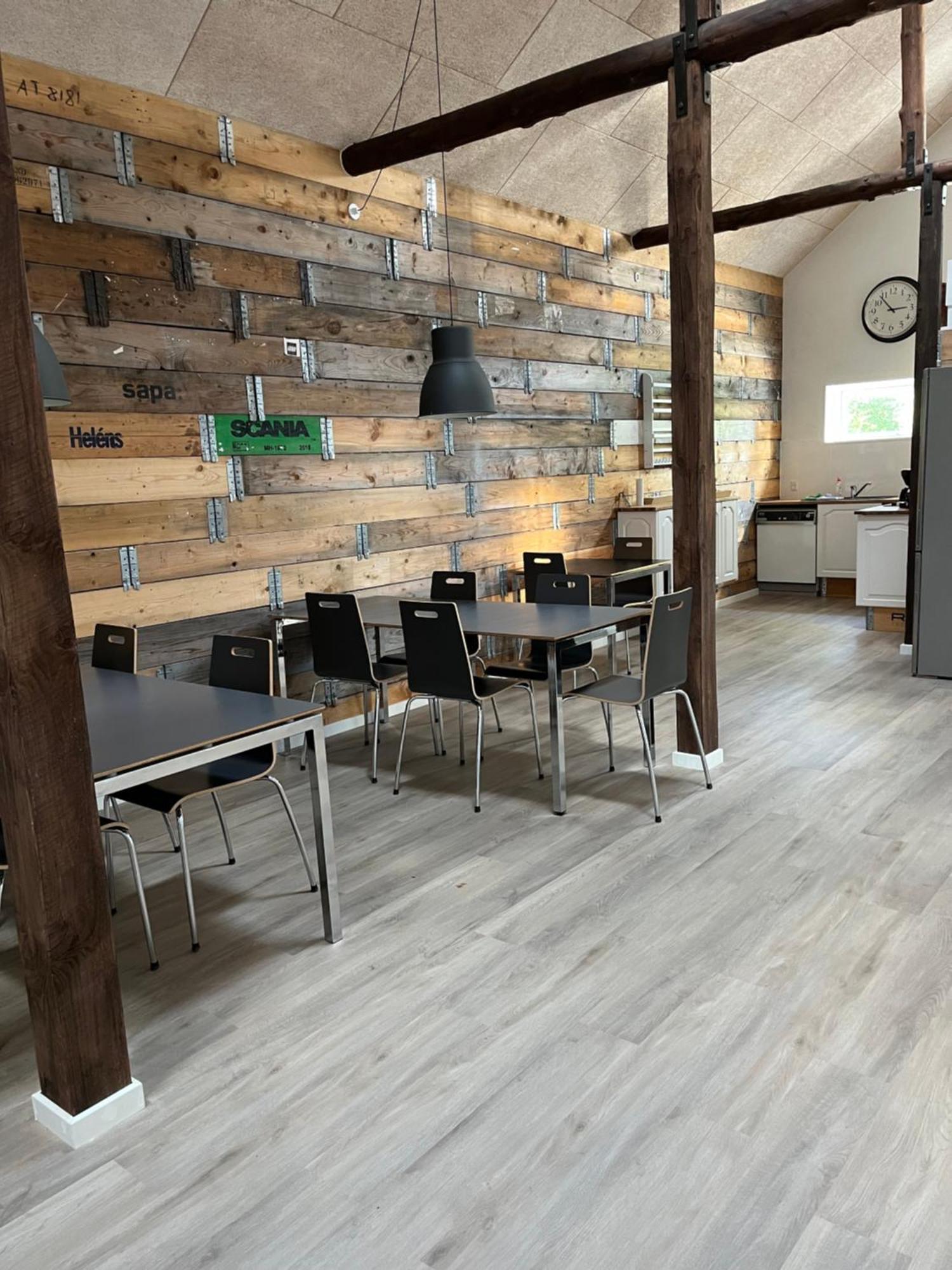 The Barn Guest House Give Екстериор снимка