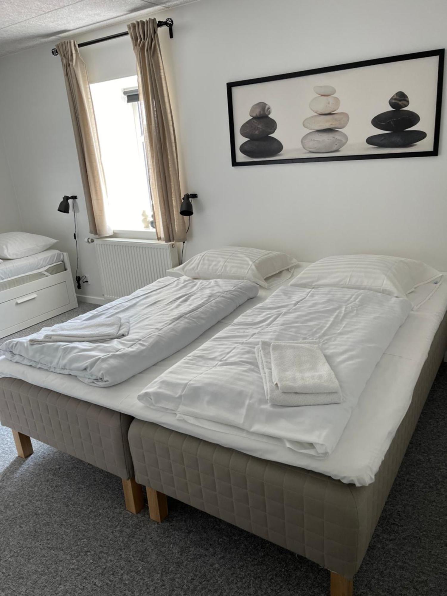 The Barn Guest House Give Екстериор снимка