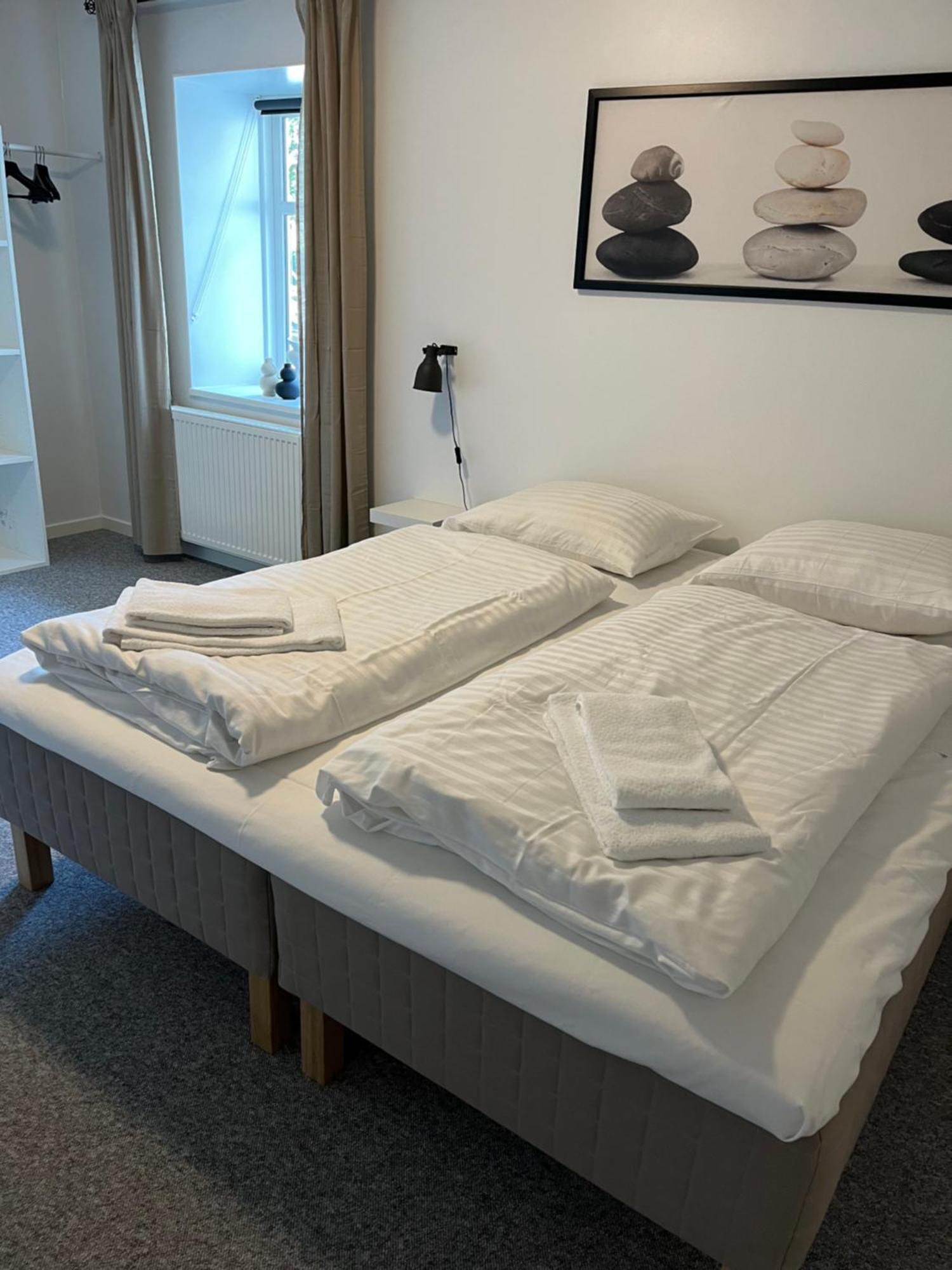 The Barn Guest House Give Екстериор снимка