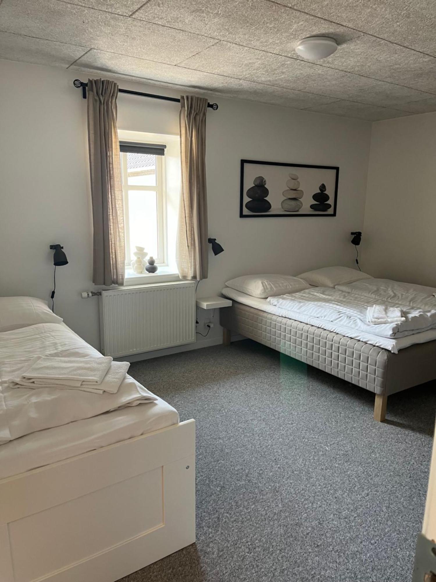 The Barn Guest House Give Екстериор снимка