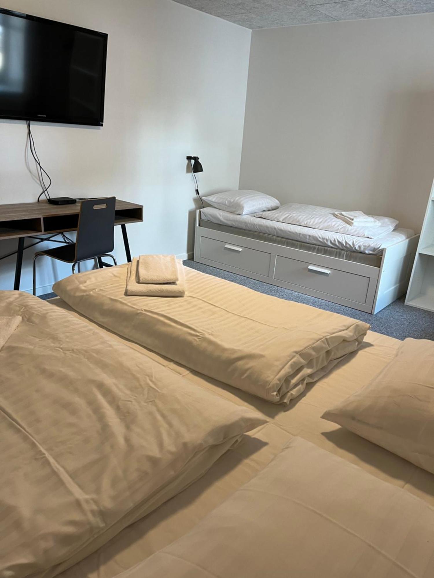 The Barn Guest House Give Екстериор снимка
