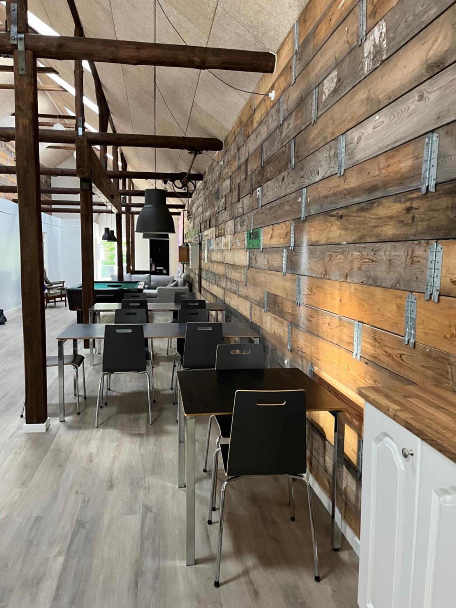 The Barn Guest House Give Екстериор снимка