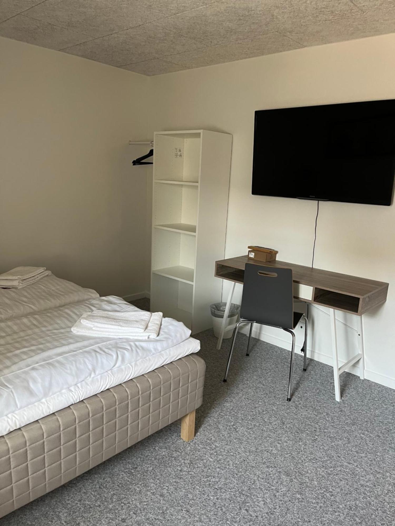 The Barn Guest House Give Екстериор снимка